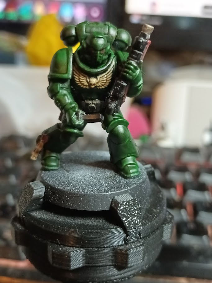 Mit Acrymarkern, Speedpaintmarkern und Wash versehener Dark Angel